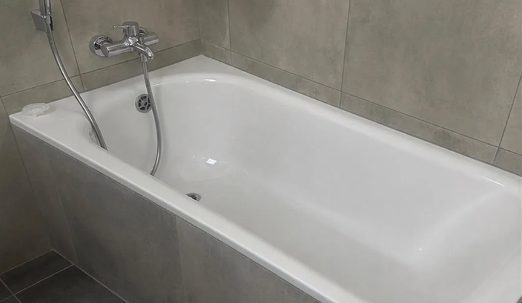 Badewanne nach der Grundreinigung